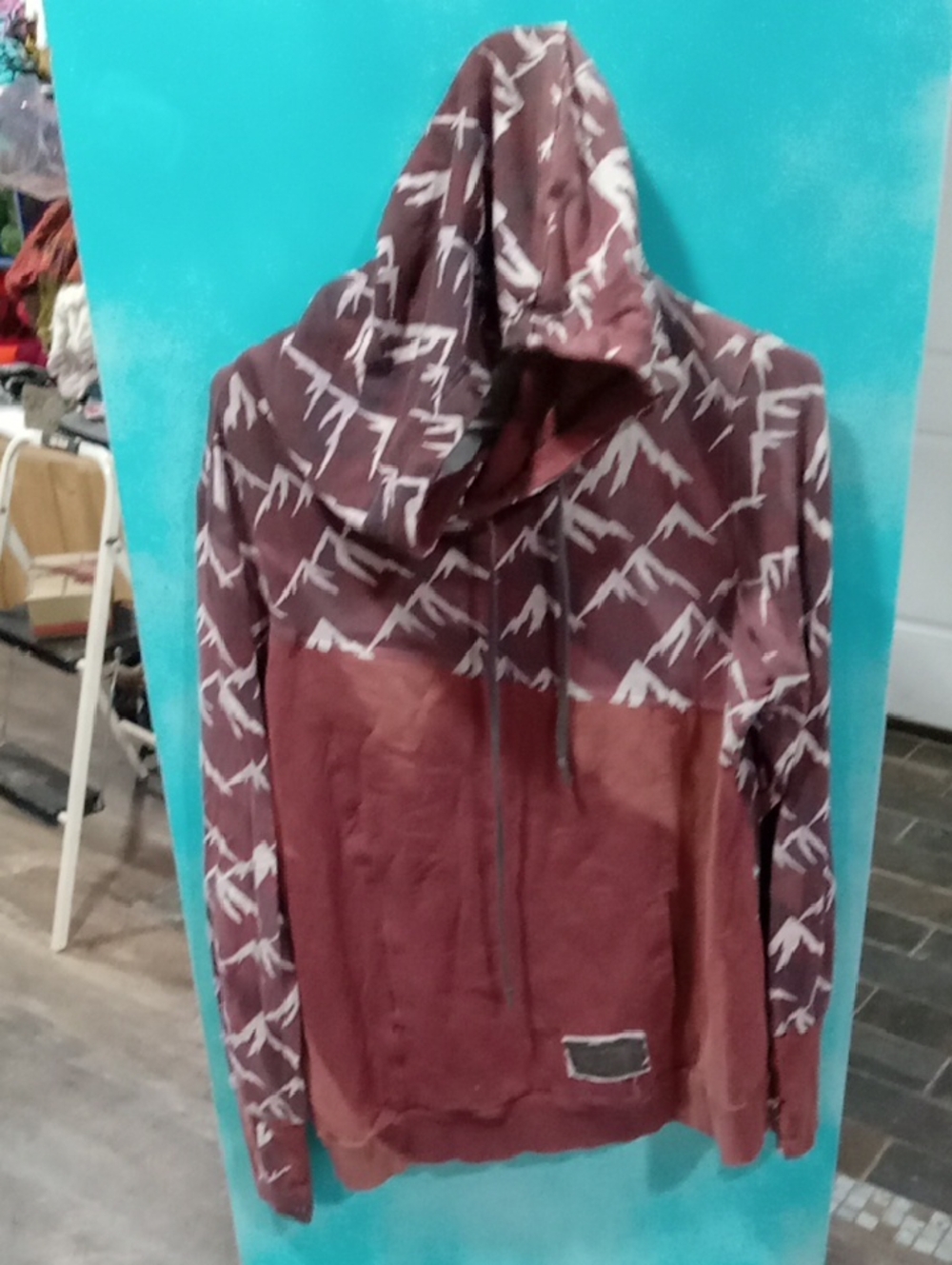 (552) Women’s Maroon Patterned Hooded Sweatshirt